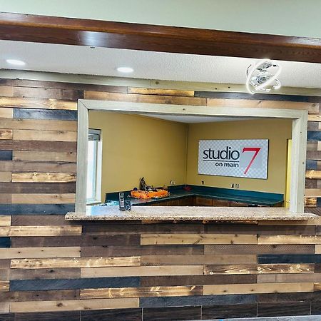 Studio 7 On Main West Fargo Exterior foto
