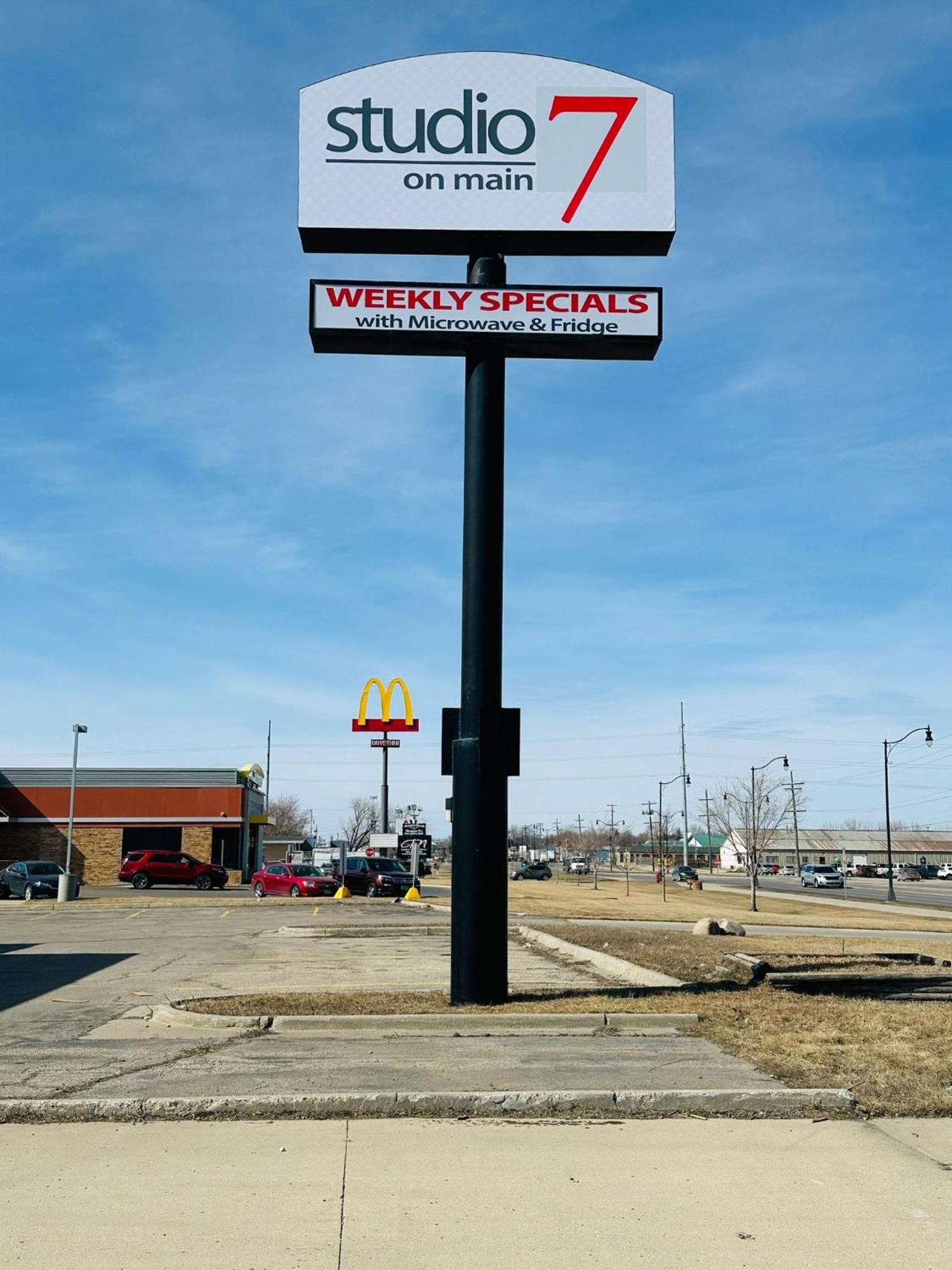 Studio 7 On Main West Fargo Exterior foto